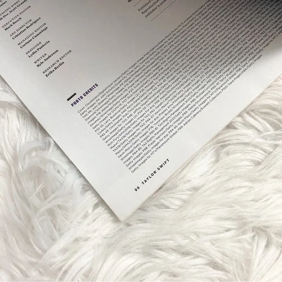 Taylor Swift Magazine - Her Life, Her Music & All Her Eras - Picture 4 of 4